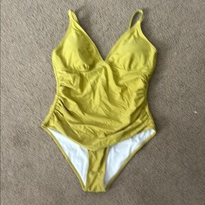 Women’s cupshe one piece swimsuit size XL never worn